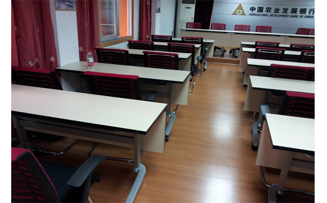 農(nóng)行滿意美高辦公家具培訓(xùn)桌椅