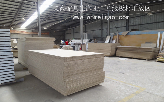 [選料]美高家具采用的基材是E1級(jí)板材，達(dá)到國(guó)家環(huán)保標(biāo)準(zhǔn)。