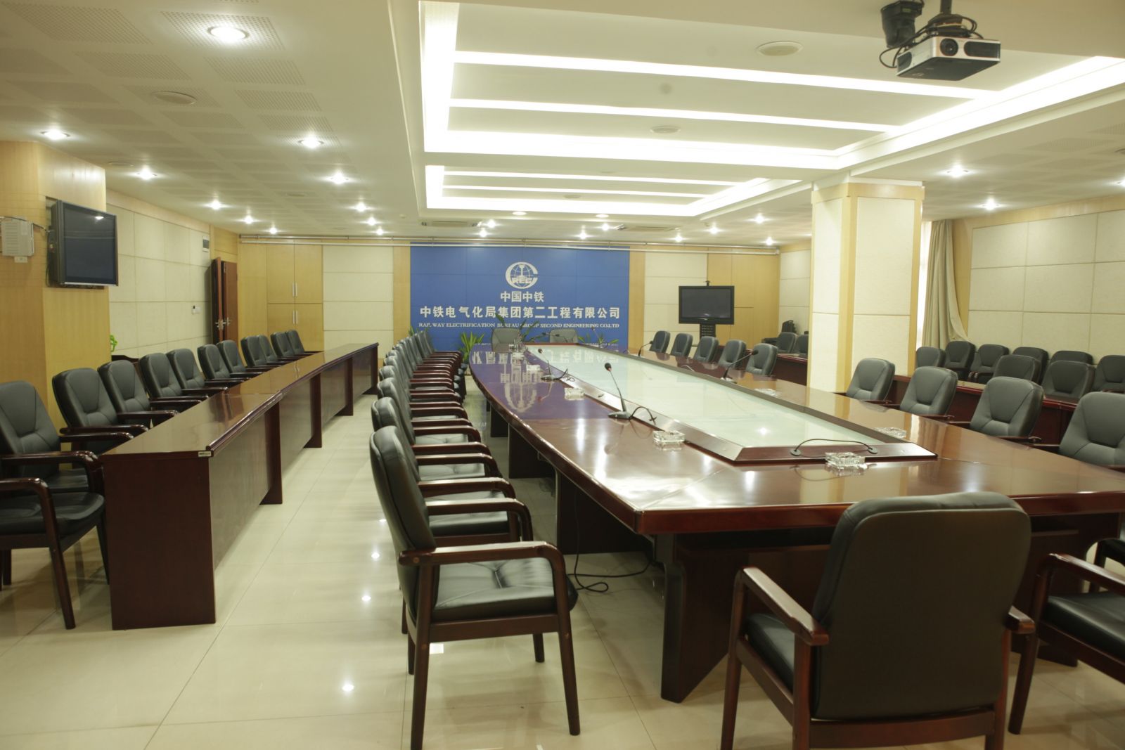 美高辦公家具工程案例 會(huì)議桌椅